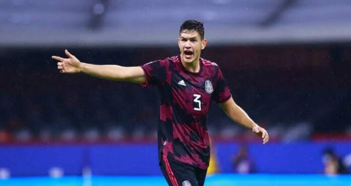 El defensa César Montes no pudo viajar a Abu Dabi pues dio positivo tras su juego con la Selección antes el conjunto de Panamá. Foto: Redes sociales