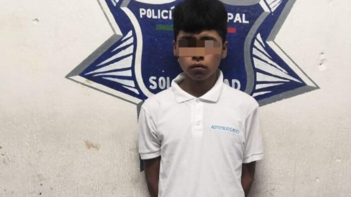 detenido en Villas del Sol de Playa del Carmen Un joven de 20 años pero que parece menor de edad fue detenido en Playa del Carmen; llevaba droga y hasta cartuchos útiles. Foto: SP de Solidaridad
