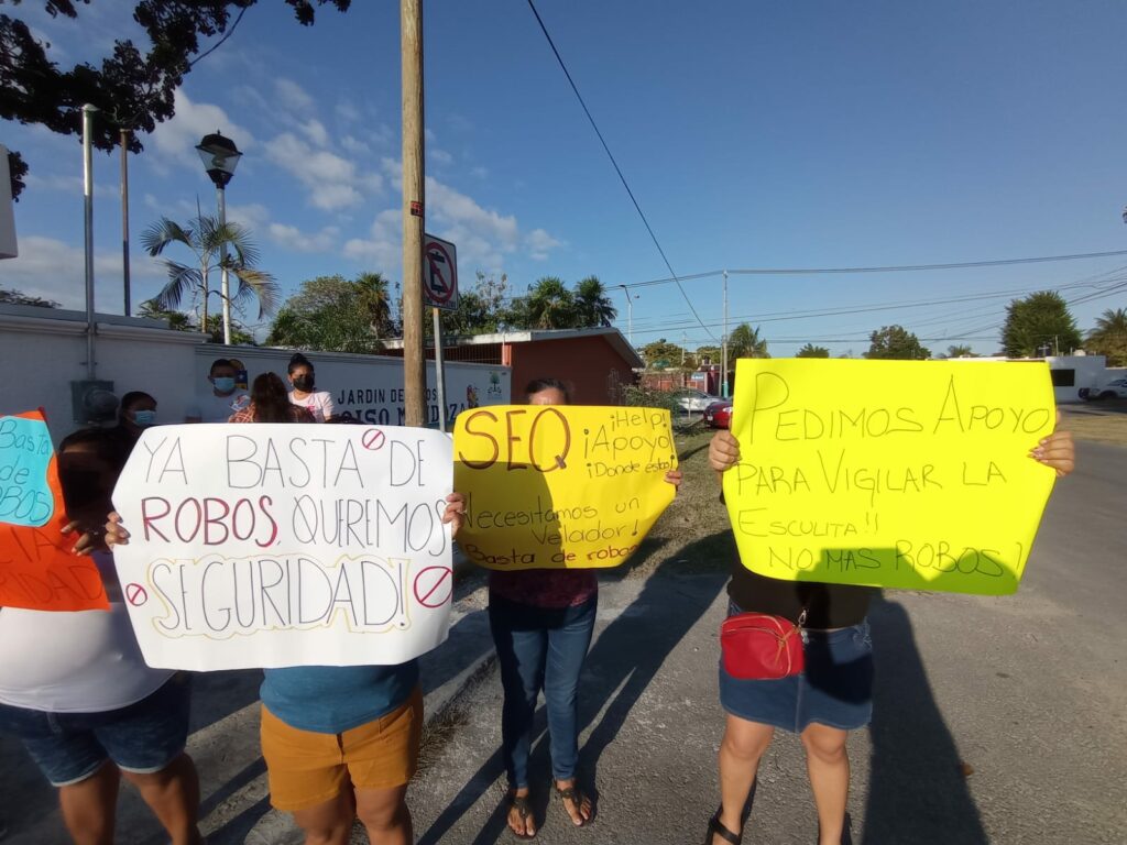 Padres de familia protestan por robos constantes a kínder de Chetumal B