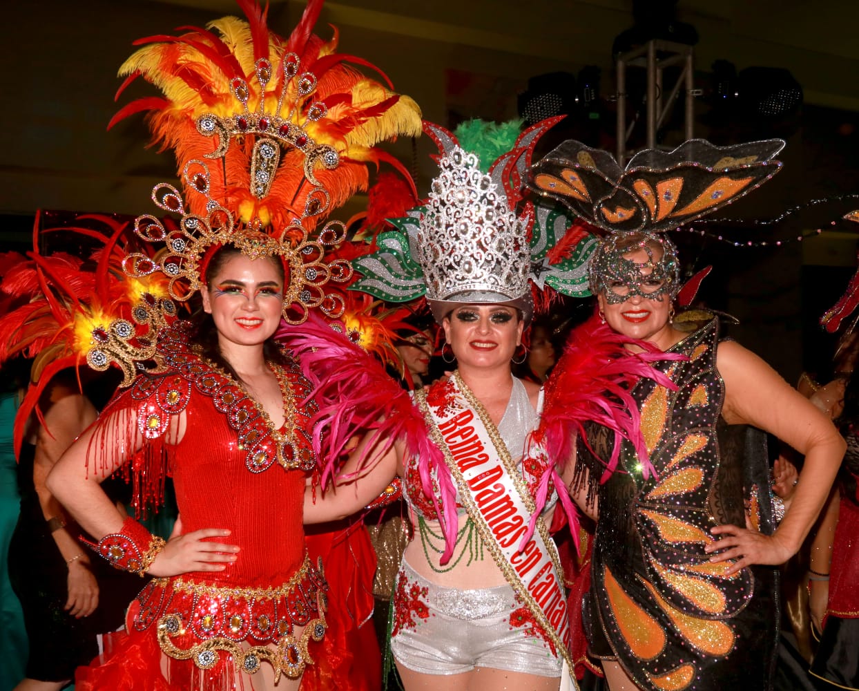 Colores, alegría y baile en Damas en Carnaval, evento con causa