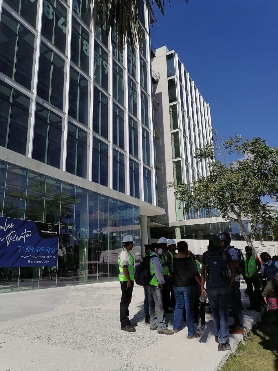 Denuncian trabajadores del Tren Maya en Playa del Carmen irregularidades de empresa contratista