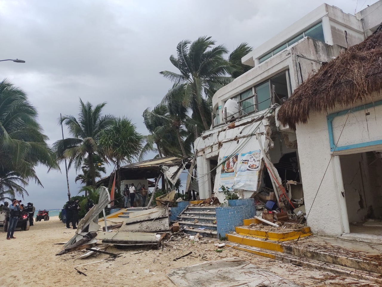 Mueren dos en explosión en el centro de Playa del Carmen