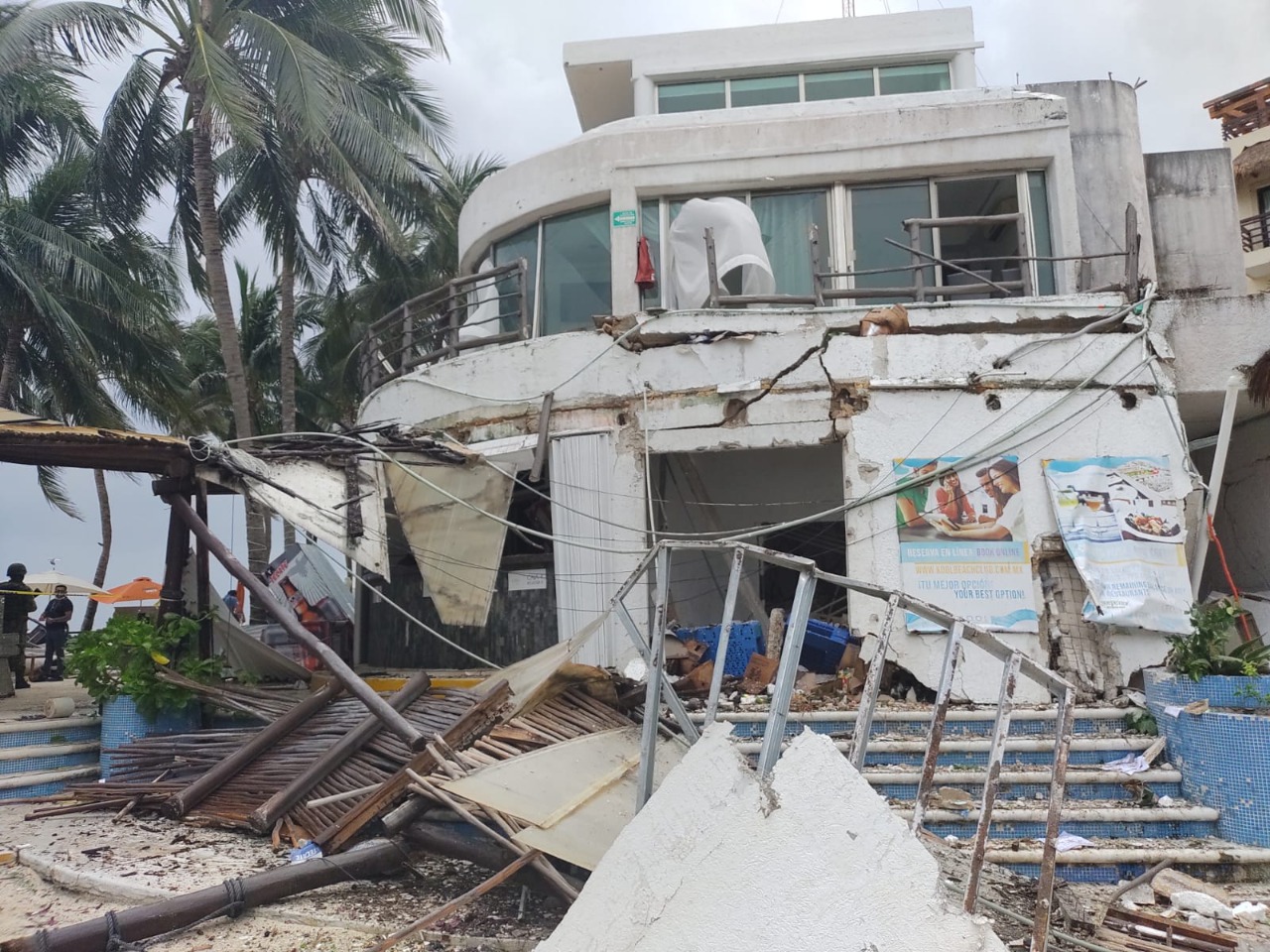 Mueren dos en explosión en el centro de Playa del Carmen