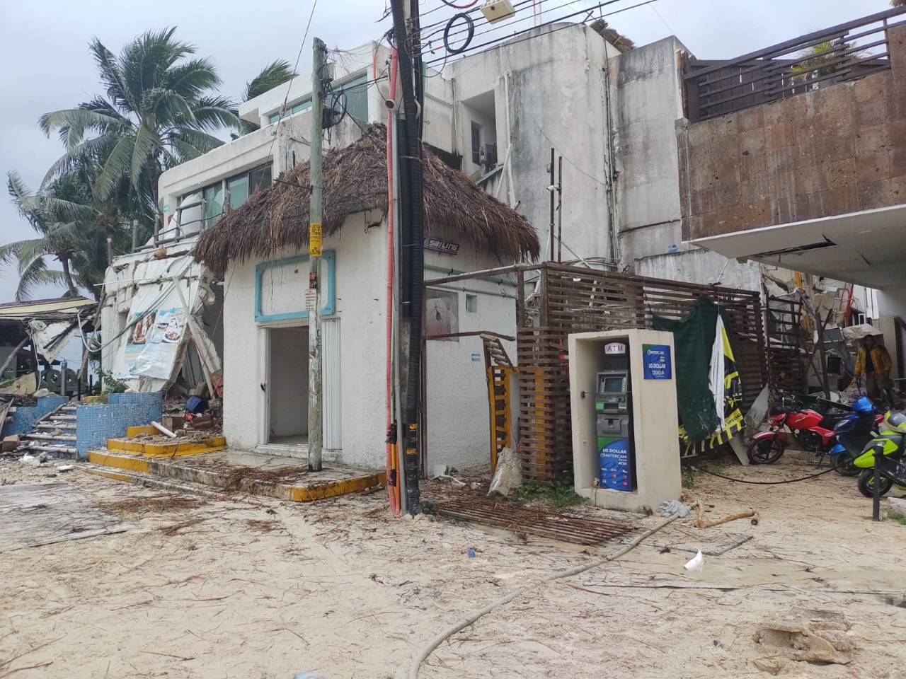 Mueren dos en explosión en el centro de Playa del Carmen