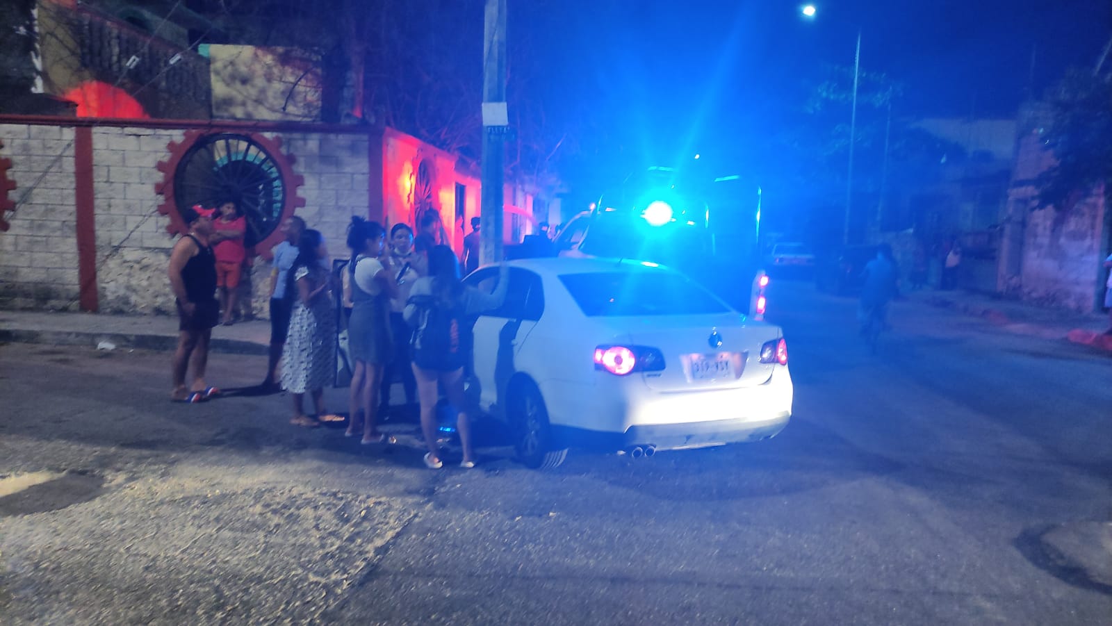 Patrulla de la Guardia Nacional choca contra carro en Playa del Carmen