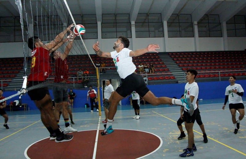 BraMex se impone a Los Aztecas en juego amistoso de voleibol de sala