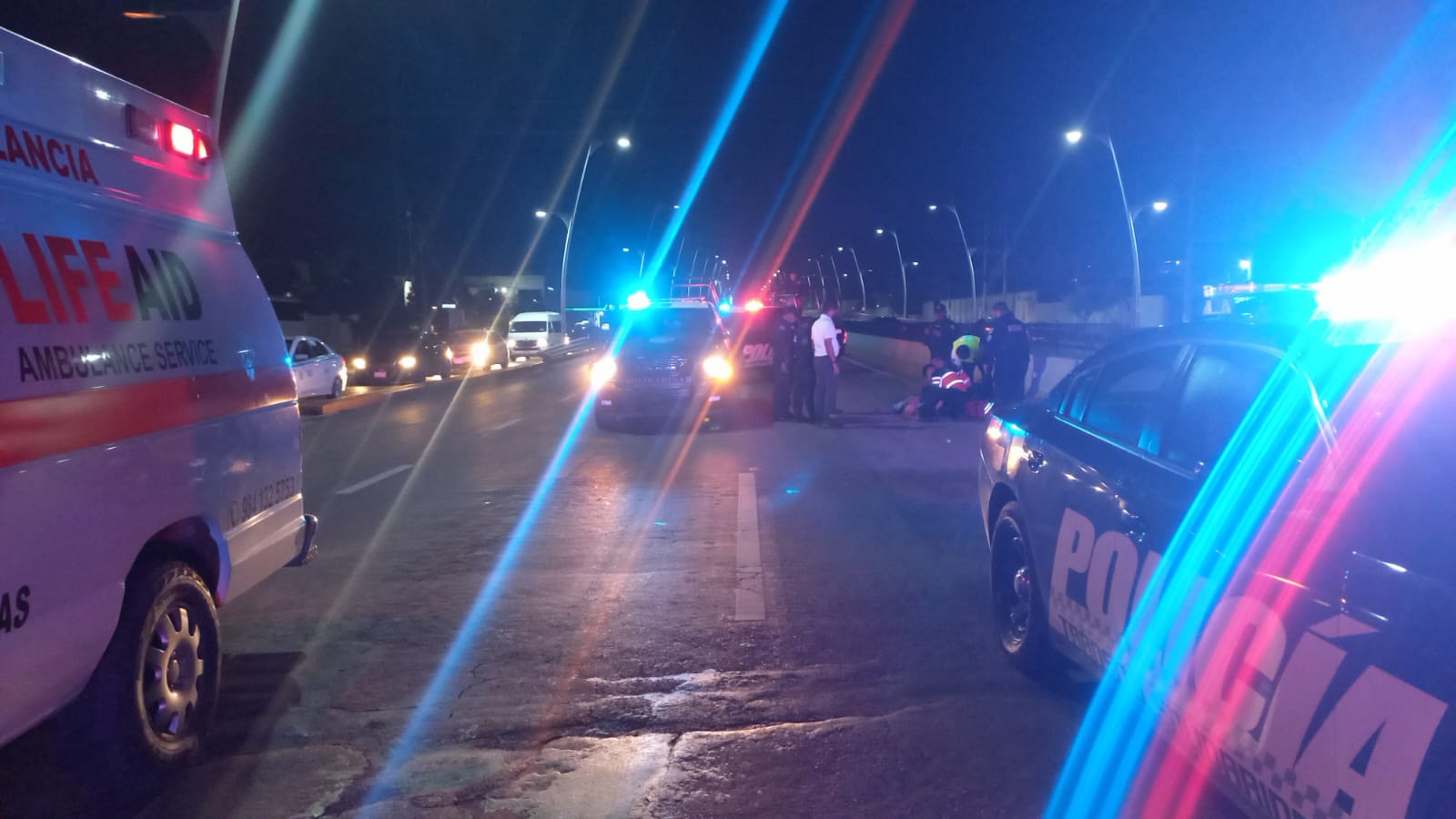 'Auto fantasma' atropella a un hombre en el bulevar Playa del Carmen