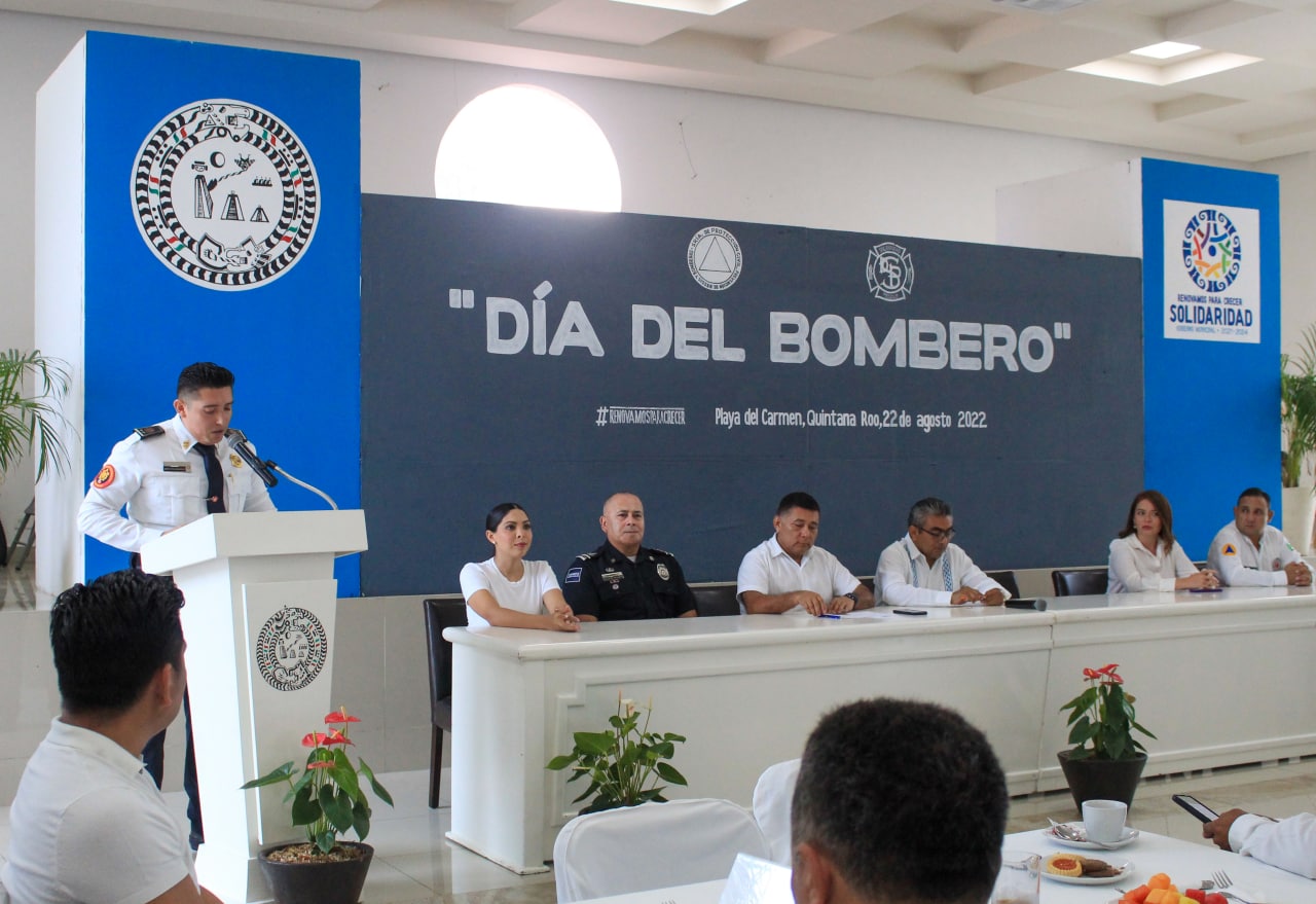 Celebra gobierno municipal al Cuerpo de Bomberos