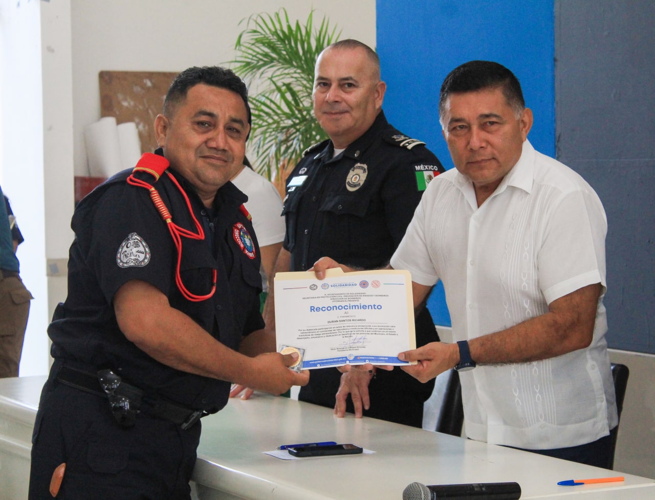 Celebra gobierno municipal al Cuerpo de Bomberos