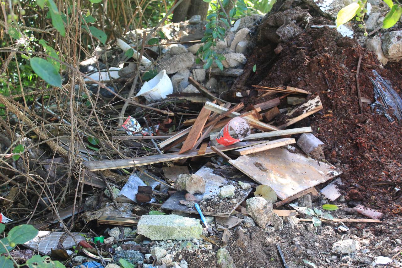 Gobierno municipal limpió microtiradero en Puerto Aventuras