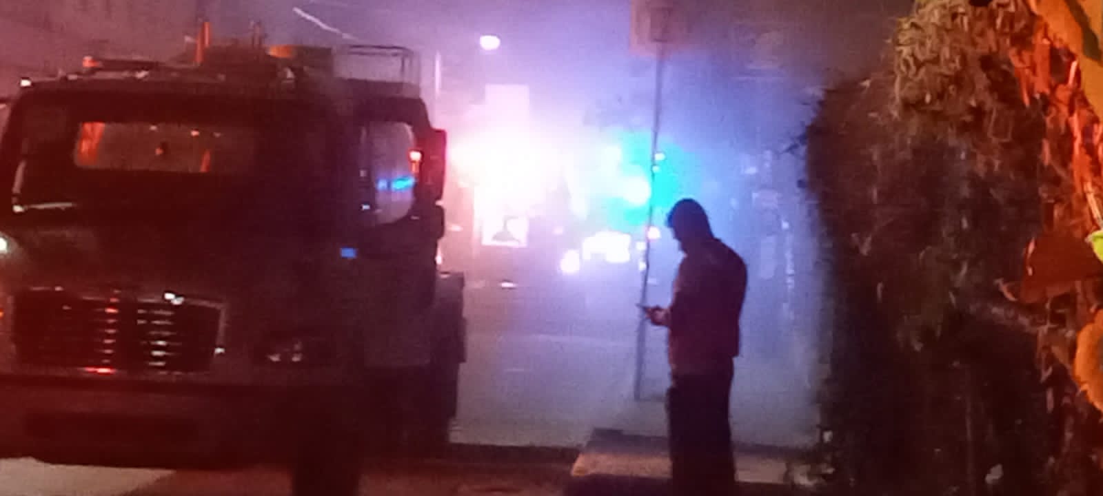 Rescatan a seis huéspedes de incendio en hotel, en Playa del Carmen