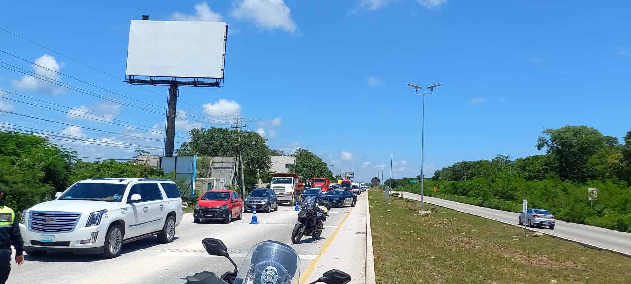 Turista extranjero sufre aparatosa volcadura en Playa del Carmen