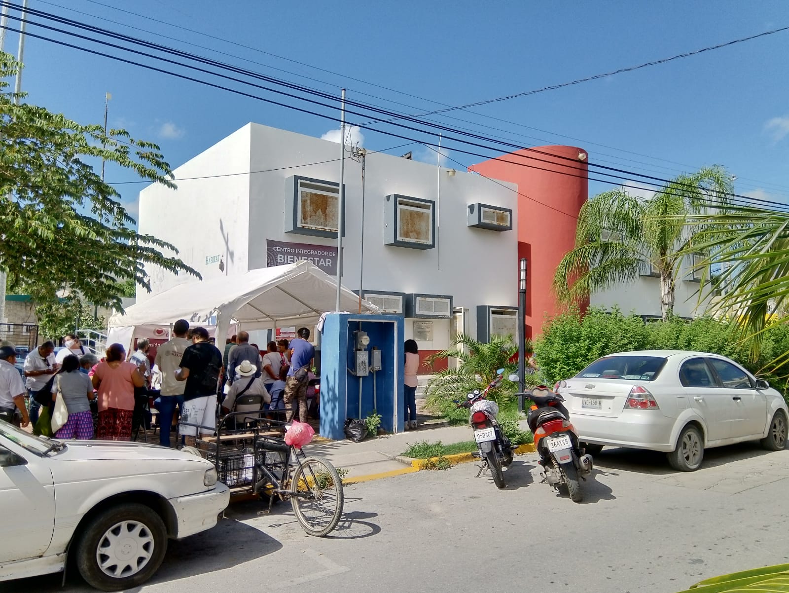 Adultos mayores sufren por retraso en cobro de la ‘Pensión del Bienestar’ en Playa del Carmen