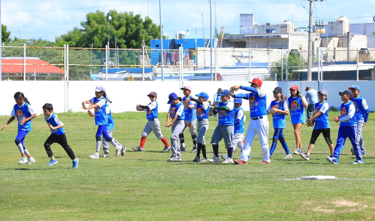 Puerto Aventuras ya tiene un campo de béisbol renovado