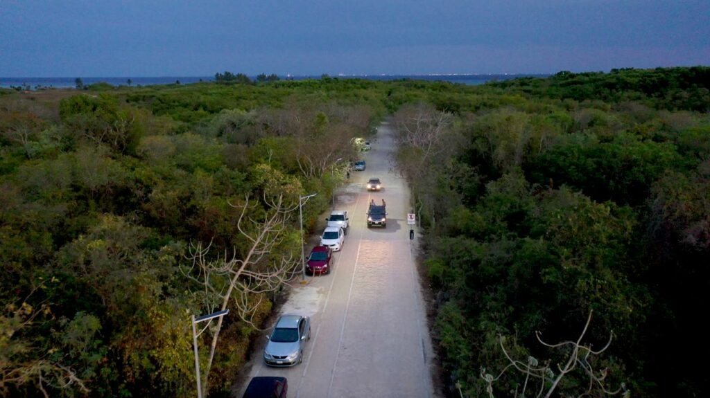Gobierno municipal iluminó camino a Punta Esmeralda