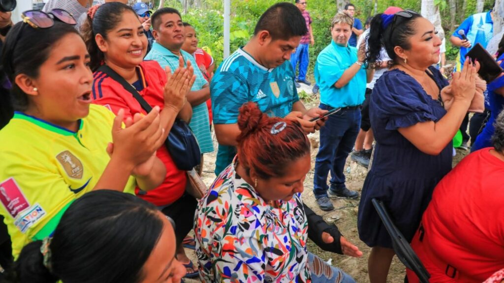 Lili Campos coloca primera piedra en Cristo Rey