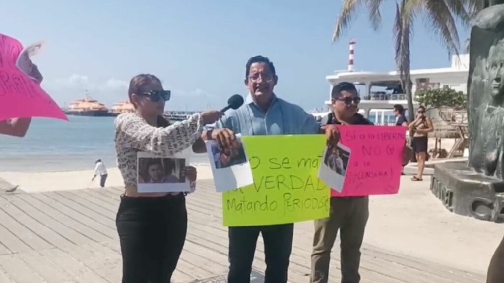 Se manifiestan periodistas de Playa del Carmen en el Día de la Libertad de Expresión