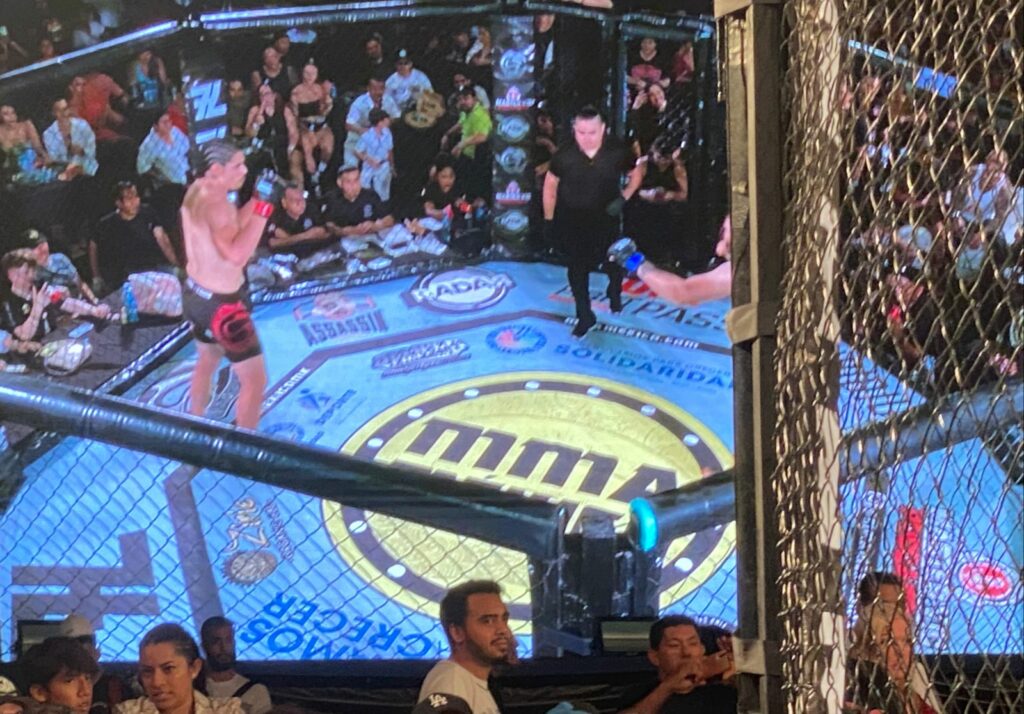 Espectacular función de MMA México en Playa del Carmen