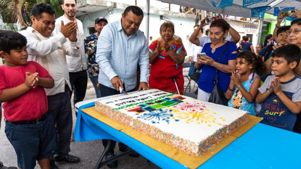 Celebran 15 años del mercado de la Colosio