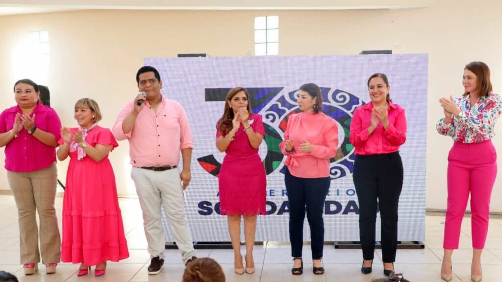 Se unen mujeres al Desayuno Rosa en beneficio de familias solidarenses