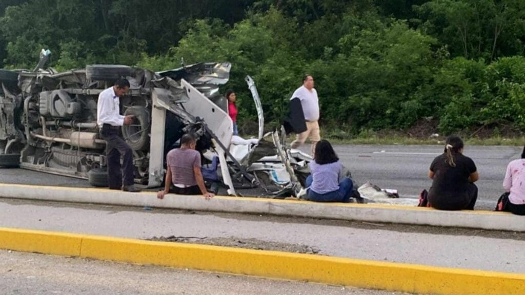 Gobierno de Lili Campos apoyará a familias de las víctimas del accidente en la vía Playa del Carmen-Tulum