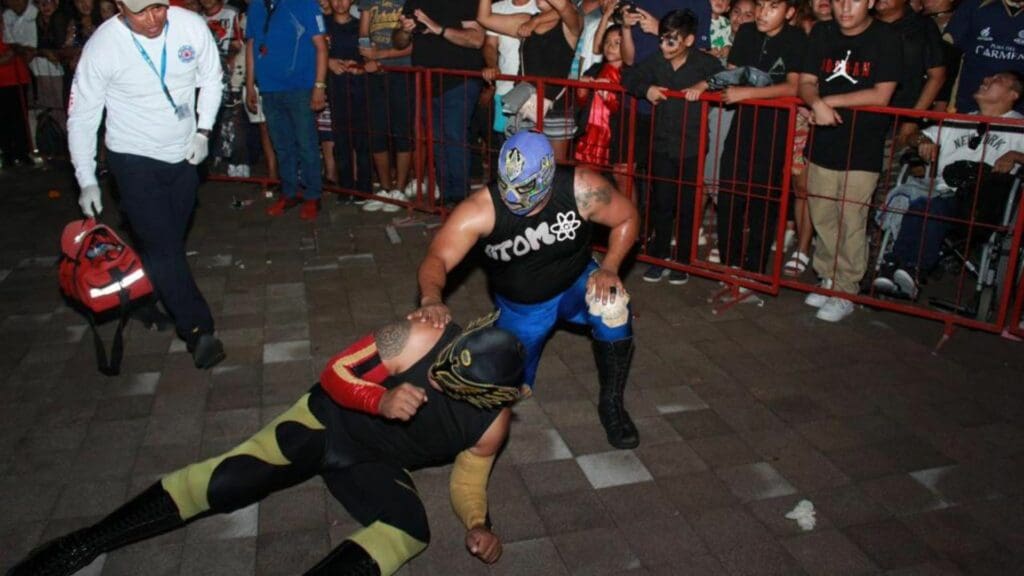 "Lucha Libre en Tu Colonia", Llegó al Festival de Día de Muertos en Playa del Carmen.