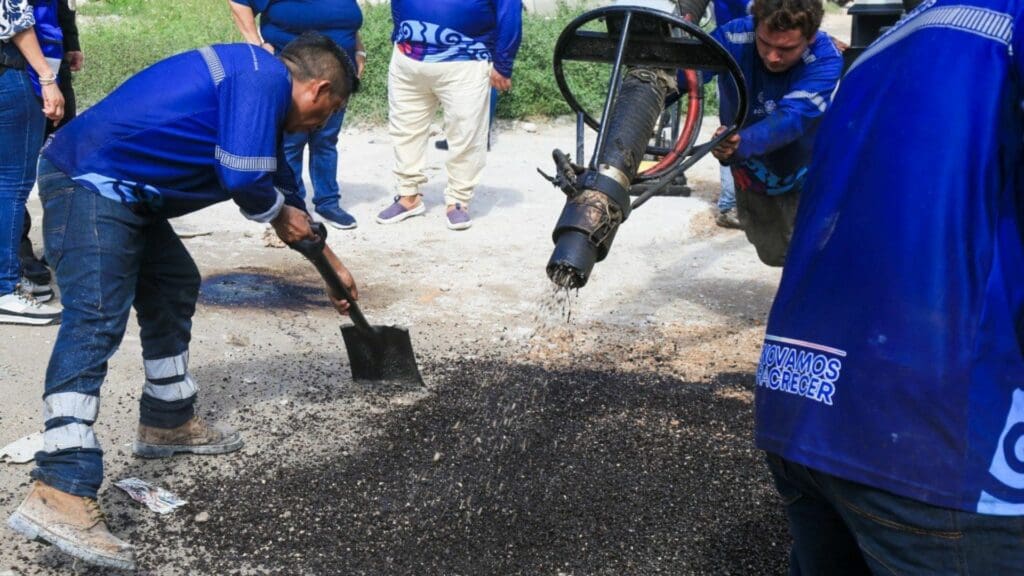 Invitan a reportar baches para reparar calles y avenidas