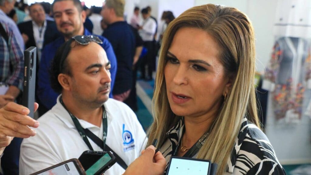 Lili Campos presente en la Cumbre Mundial de Comunicación Política